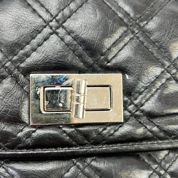 Classic Black Vegan Leather Quilted Crossbody Shoulder bag - Picture 2 of 9